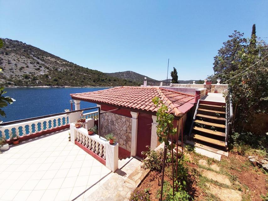 Apartments Carmen Vinišće Buitenkant foto