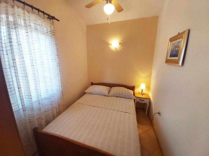 Apartments Carmen Vinišće Buitenkant foto