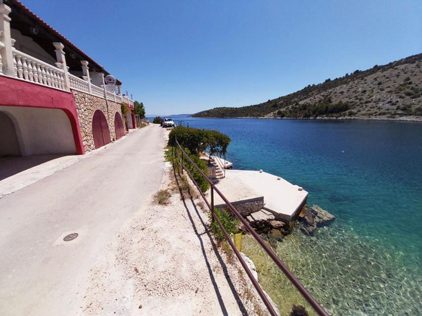 Apartments Carmen Vinišće Buitenkant foto