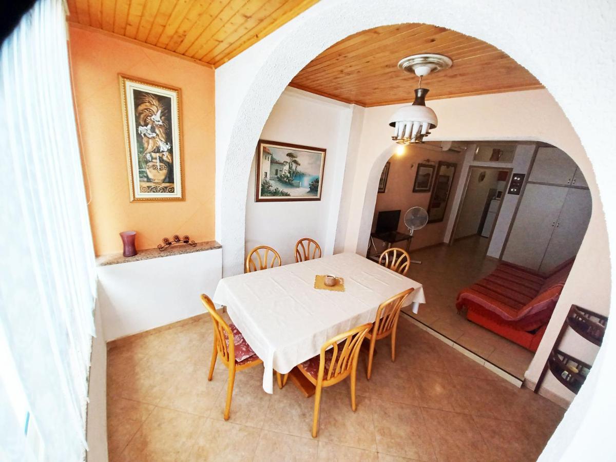 Apartments Carmen Vinišće Buitenkant foto