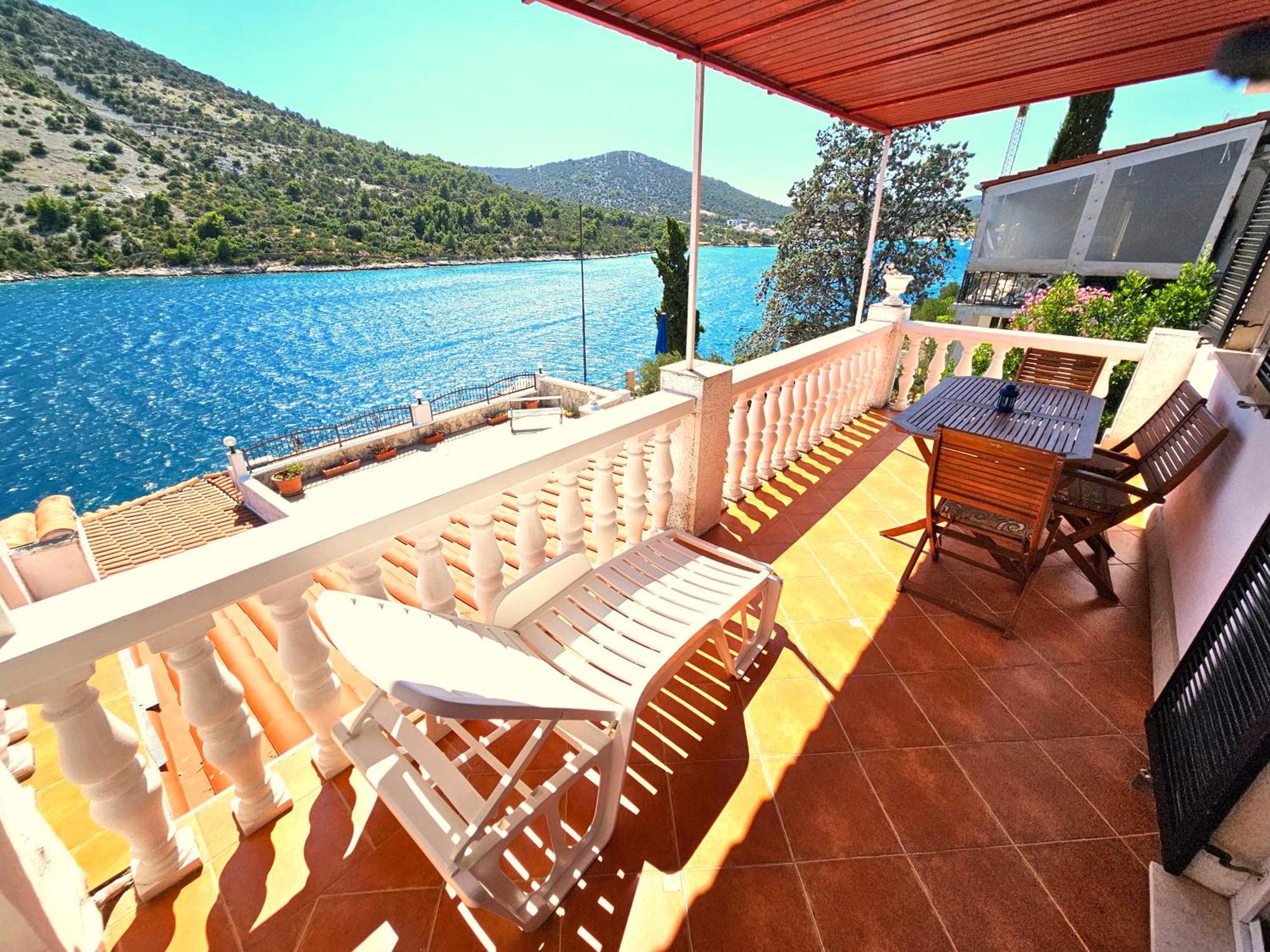 Apartments Carmen Vinišće Buitenkant foto