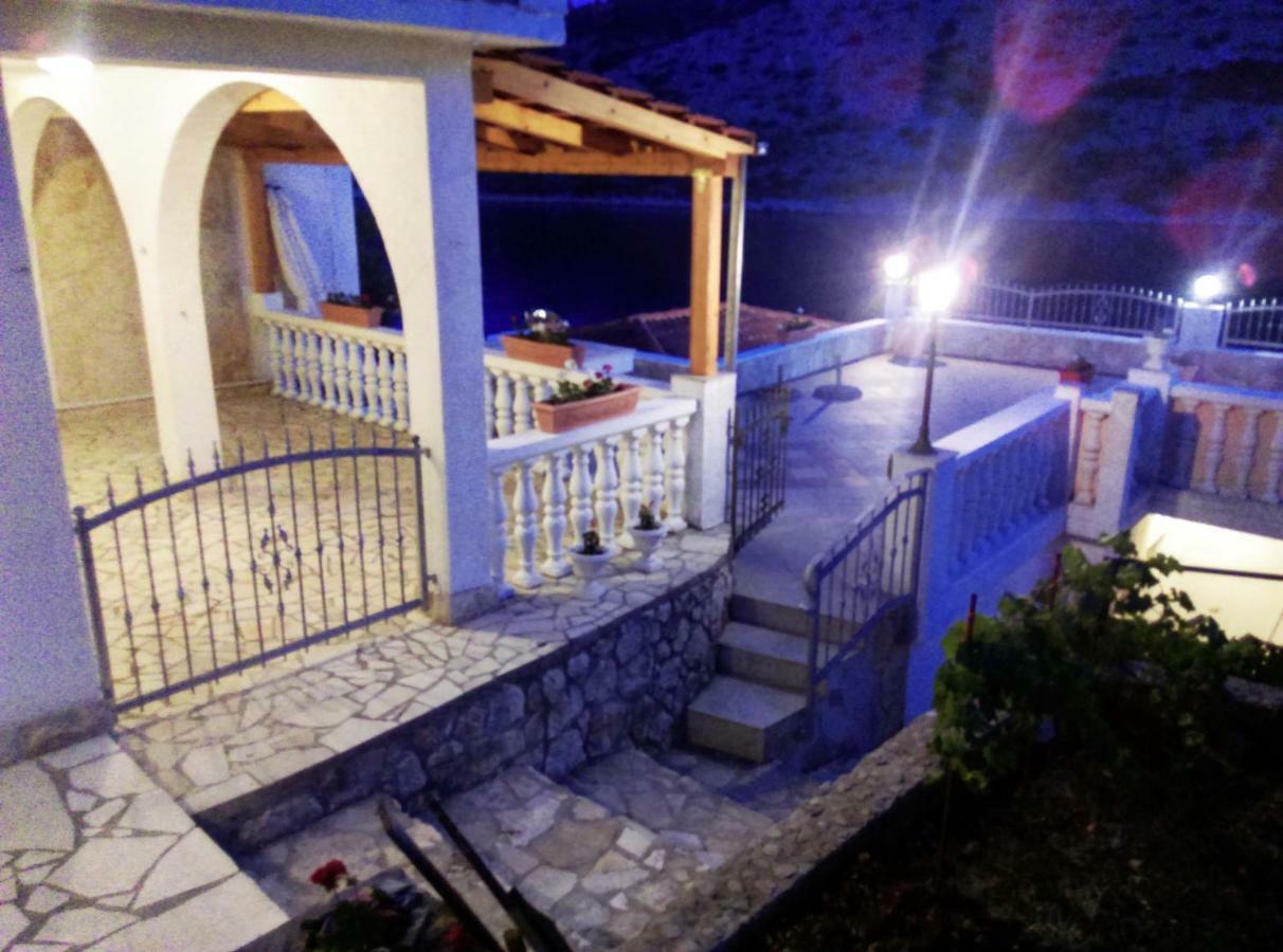 Apartments Carmen Vinišće Buitenkant foto