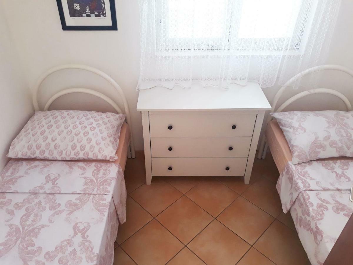 Apartments Carmen Vinišće Buitenkant foto